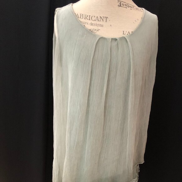 Gorgeous Italian Made Flowy Linen top: Size M/L - Picture 2 of 16